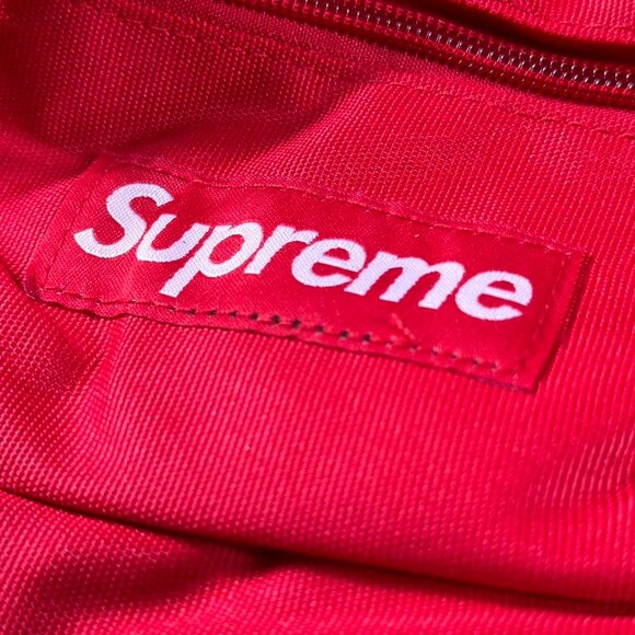 NWT Supreme Waist Crossbody Bag Fanny Pack SS18 Red - Picture 2 of 5